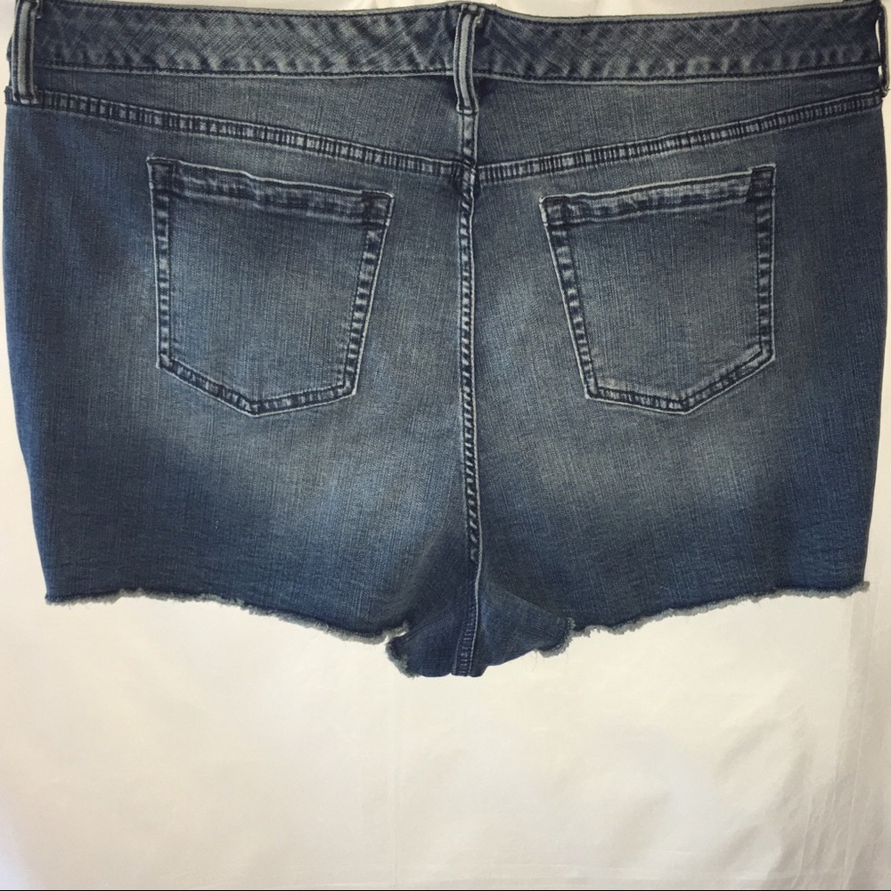 TORRID floral embroidered denim shorts 26 - Picture 6 of 8